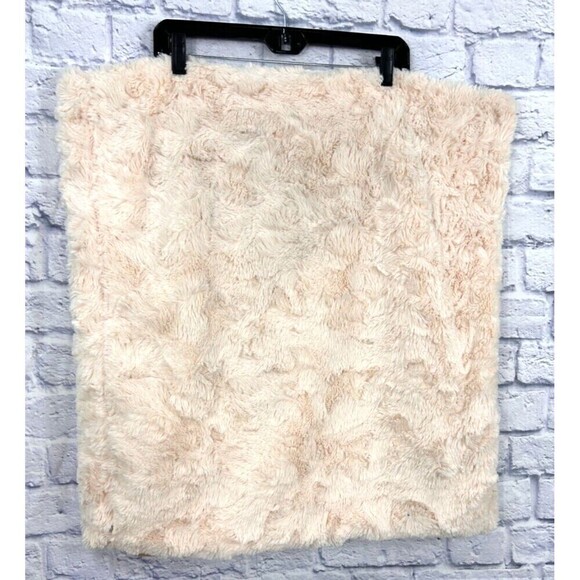 Ugg Faux Fur 2 Throw Pillow Covers Peach 25 X 25 Zip Closure Luxury Square Cozy - Picture 3 of 12